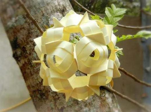 春节纸编花球的折法教程手把手教你制作漂亮的新年灯笼
