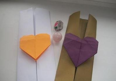 折纸的心形信封结构使得其成为情人节最佳的选择