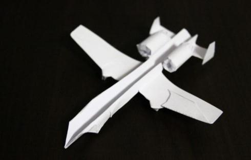 独特的折纸战斗机制作教程所制作出来的A10攻击机折制作