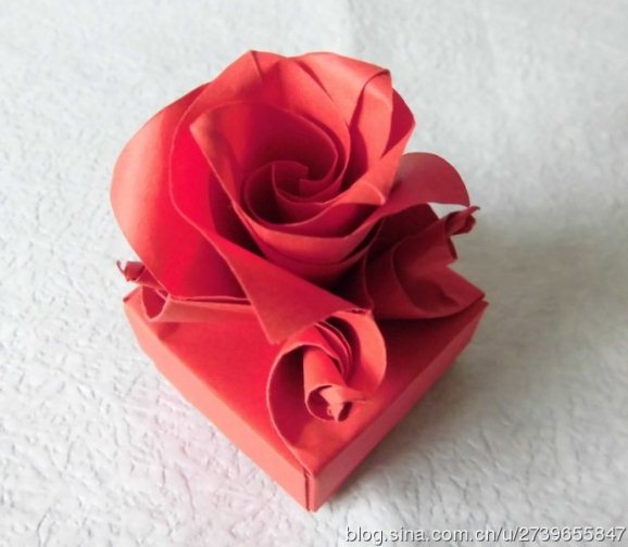 折纸玫瑰花礼盒的制作教程手把手教你制作漂亮的折纸玫瑰花礼盒