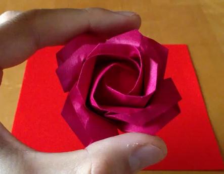 简单折纸玫瑰花的折纸图解和折纸视频教程