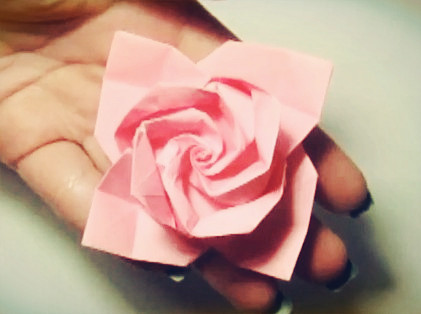 方形折纸玫瑰花的基本折法教程手把手教你制作精美的方形折纸玫瑰花