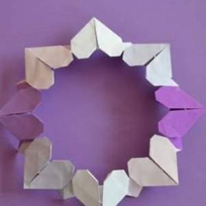 使用折纸折叠出来爱心花环的主要步骤图解