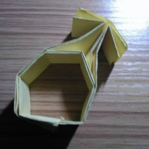 简单的一纸成型折纸戒指教程