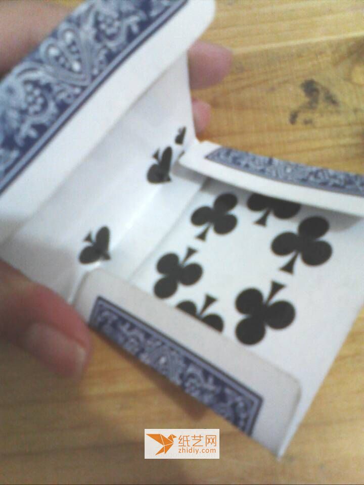 扑克牌盒子。 第4步