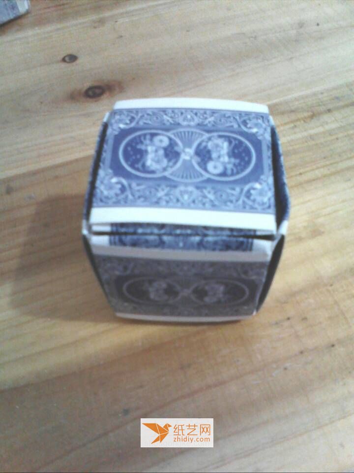 扑克牌盒子。 第1步