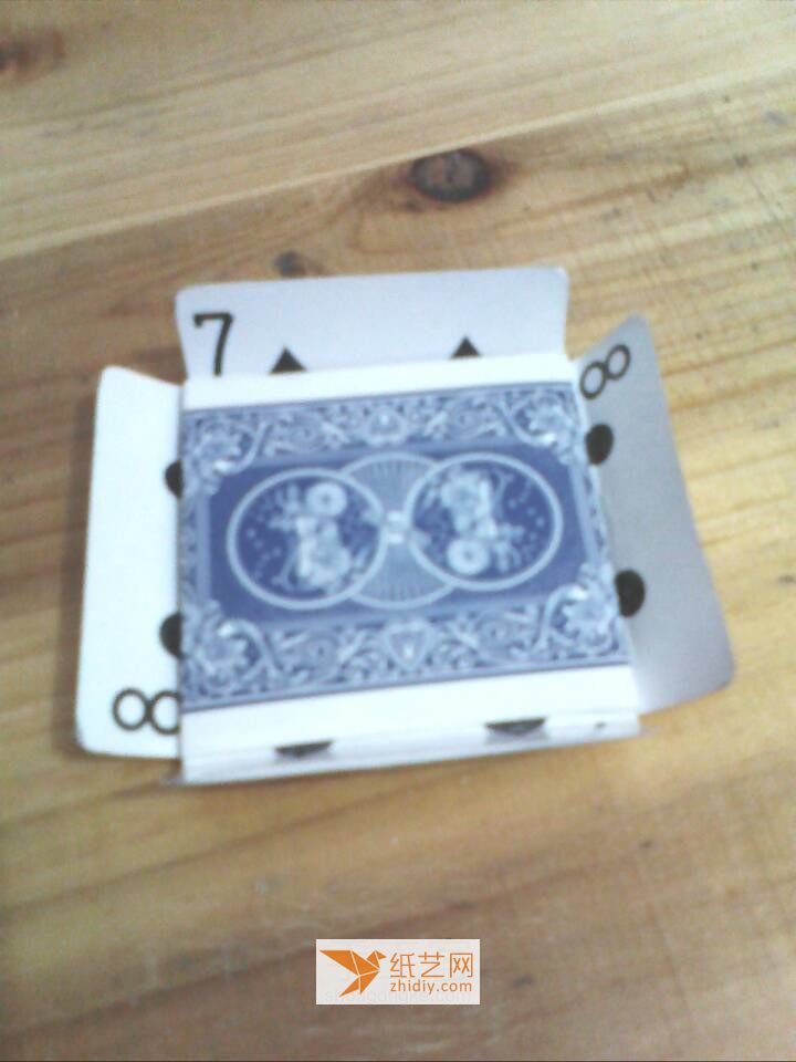 扑克牌盒子。 第7步