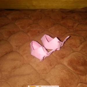 折纸小兔子鞋图解教程 如何DIY制作出可爱纸鞋子