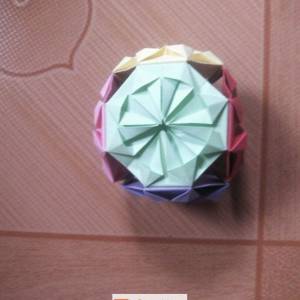 节日手工灯笼利用折纸花球方法制作