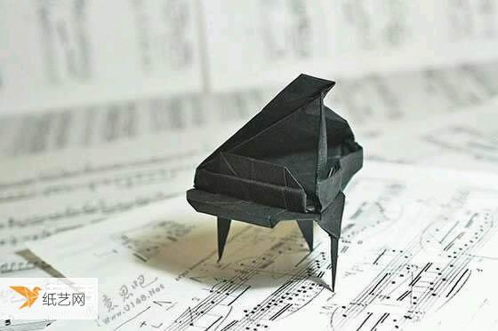 怎样使用折纸折叠出来很可爱的三角钢琴的步骤图解