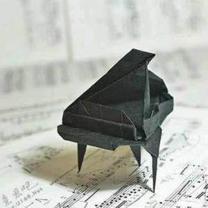 怎样使用折纸折叠出来很可爱的三角钢琴的步骤图解