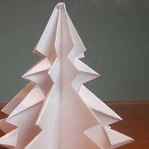 儿童是怎样一步步折叠立体圣诞树的教程图解
