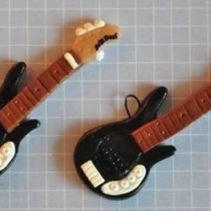 使用超轻粘土制作的个性迷你吉他挂件教程
