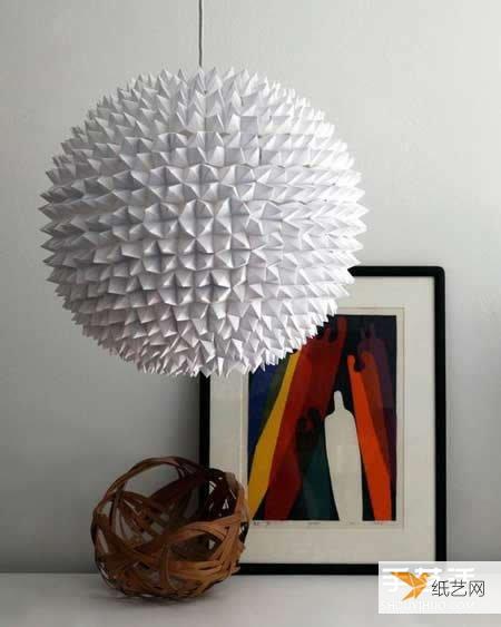 用几百个“东南西北”制作的很漂亮的折纸吊灯灯罩