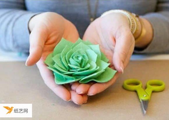 使用不织布手工制作玫瑰花的方法图解教程