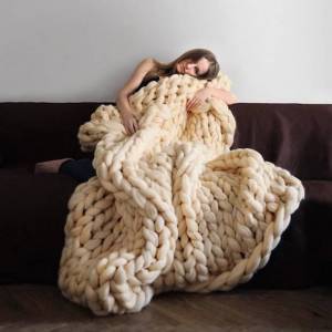 Anna Mo使用美丽诺羊毛制作个性超粗针织棉被