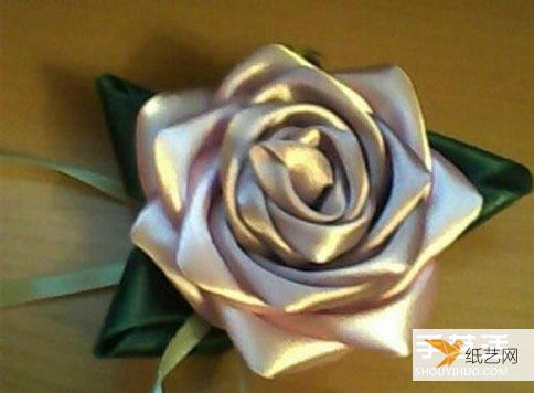 分享一下缎带玫瑰花的手工折叠做法教程图解