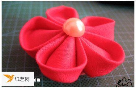 手工制作个性布艺樱花胸针的方法图解教程