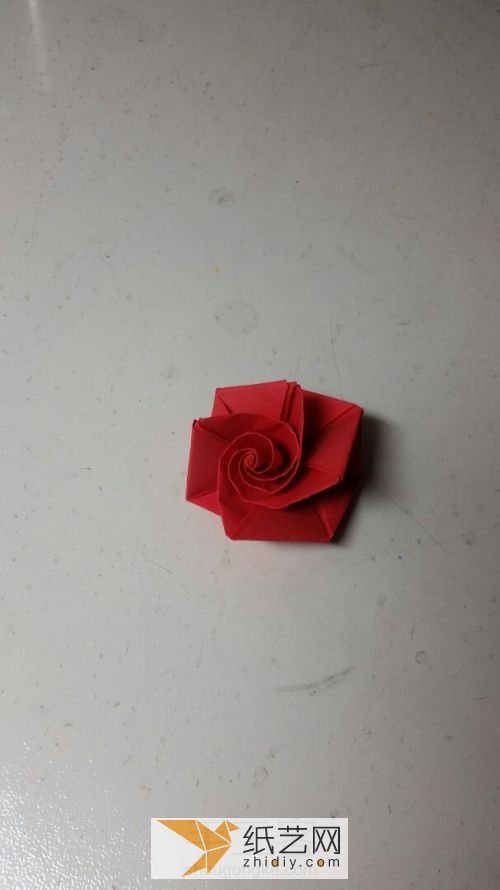 折纸玫瑰花最简单的折法 很容易学会的纸玫瑰