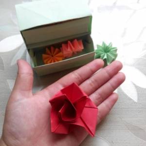 情人节救急最合适的就是这个简单折纸玫瑰花的制作教程了