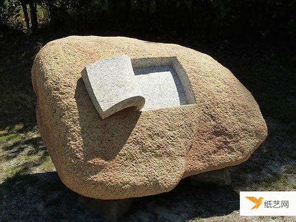 使用一双巧手打造的拥有顺滑自然曲线的石雕作品