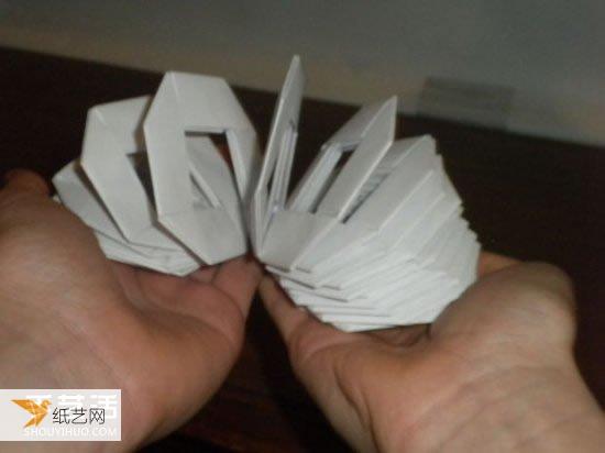 儿童使用折纸折叠简单弹簧的步骤图解教程