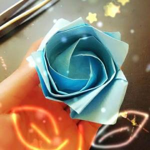 情人节的折纸玫瑰花制作教程