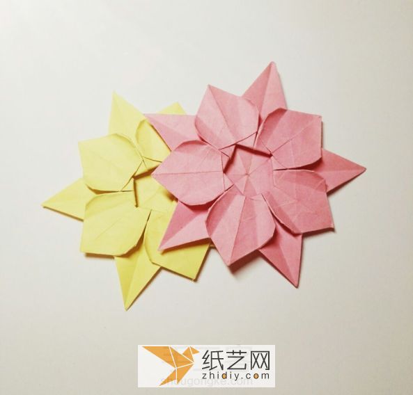适合装饰圣诞节的折纸樱花制作教程