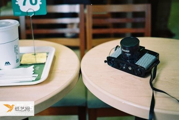 旧相机改造翻新  使用胶带纸改造个性相机的方法