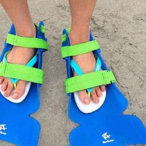 夏天玩水必备的不需要一再穿脱的拖鞋蛙鞋