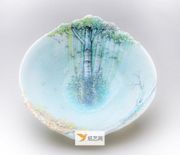 手工捏制的精美浮雕式陶瓷器皿作品