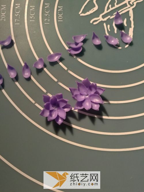 紫睡莲珍珠胸针 第13步