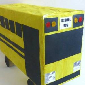 幼儿使用鞋盒手工制作漂亮校车的方法教程