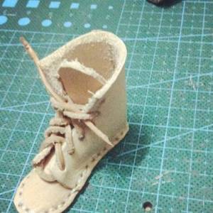 自己动手制作的迷你皮靴挂件的方法教程图解