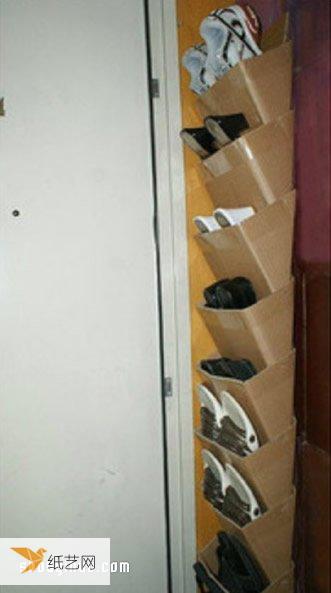 不要的纸箱重新废物利用制作个性鞋架的方法