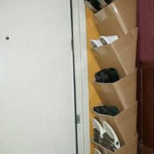 不要的纸箱重新废物利用制作个性鞋架的方法