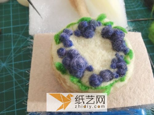 【羊毛毡教程】森系蓝莓蛋糕 第5步