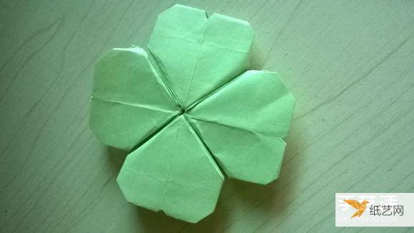 使用一张纸折叠非常创意的四叶草的方法图解
