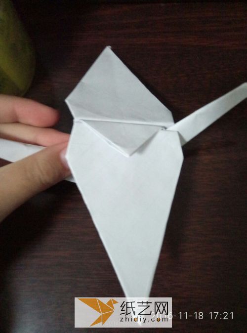 折纸灰常简单的千纸鹤 第7步