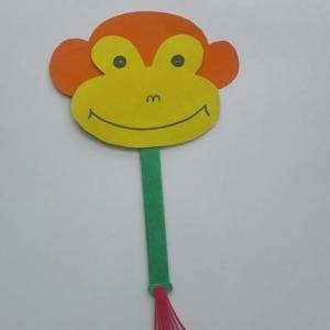 利用卡纸手工制作幼儿园猴子扇子的方法图片