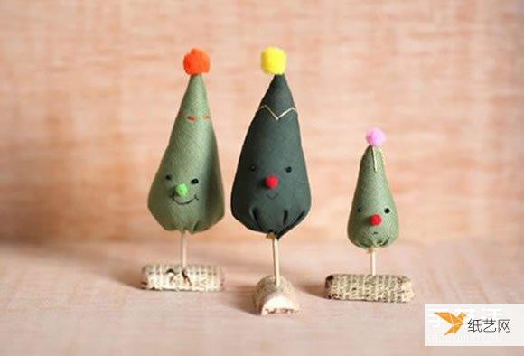 使用不织布手工自制布艺作品—个性迷你圣诞树的制作图解