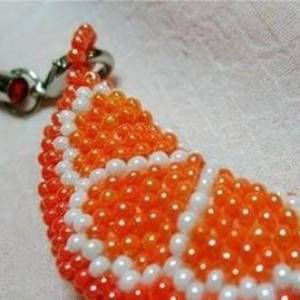 使用串珠制作个性的橙瓣钥匙链