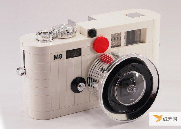 经典重现：乐高版本白色的 Leica M8 相机模型