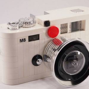 经典重现：乐高版本白色的 Leica M8 相机模型