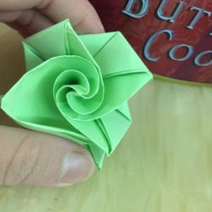一个玫瑰花的简单折法 如何折玫瑰