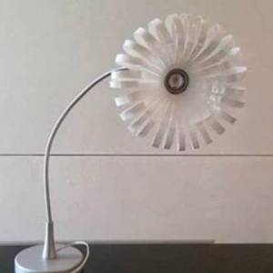 使用塑料酸奶瓶手工制作台灯灯罩的方法