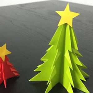 手工折叠纸质大圣诞树的方法