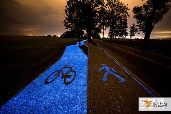 夜光自行车道完全点亮波兰小镇 不插电就能发光的马路