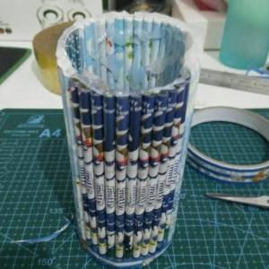 用剩的笔芯变废为宝DIY超酷笔筒圣诞节礼物的制作教程
