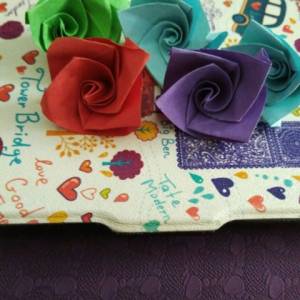 情人节特供的简单折纸玫瑰制作教程